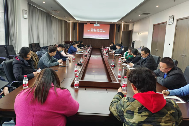 马克思主义学院与党委宣传部联合开展红色军工文化资源融入思政课教学集体备课会1.jpg